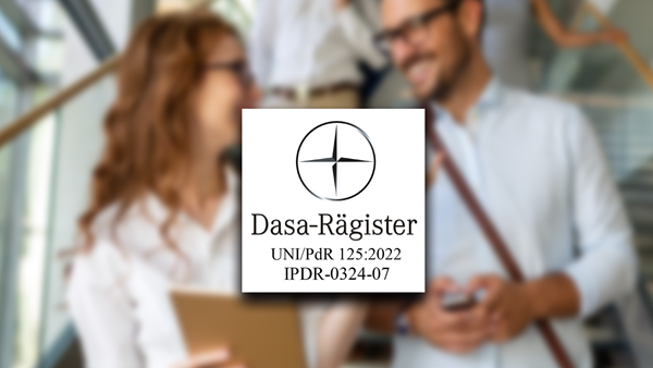 logo Dasa-Rägister e coppia come sfondo