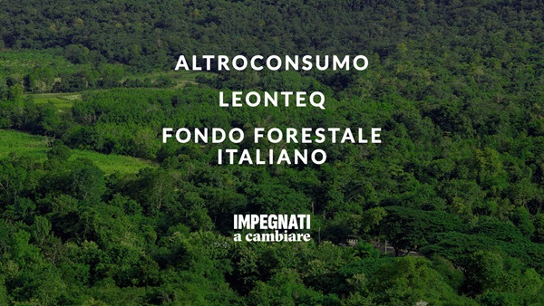 Bosco e scritte: Leonteq Altroconsumo e Fondo Forestale Italiano